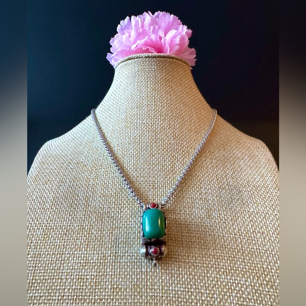 Vintage & Hand Carved Auspicious Floral Pattern Turquoise Pendant Set In Silver